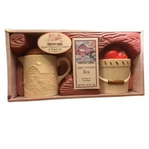 Chestnut Creek Apple Orchard Creamer & Sugar Set 2004 With 4 Tea Bags